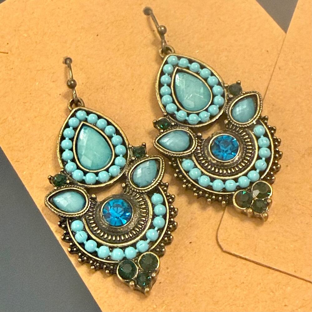 Two Pairs of Romantic Bohemian Vintage Style Earrings - Picture 4 of 5